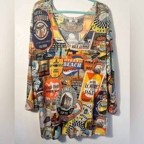 Printed Artworks Tops - PRINTED ARTWORKS B A Travel Printed lightweight V-neck Linen blend oversized top